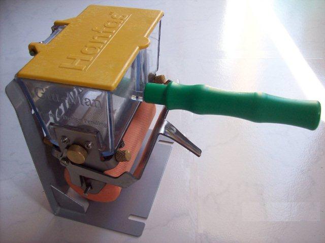 The ‘Glu-Man’ from Hanfas is a manual hand held glue applicator with two rollersAvailable with micro adjustment for variable flow of glue application with consistency. Easy and even spread of glue over large panels as well as curved surfaces.