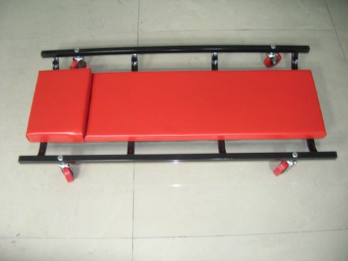 Used in different repair occasions of vehicles, repairman can lie supine on it and go into underneath the car easily .It\s comfortable and safe.